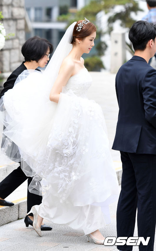 Đám cưới Eric Mun và Na Hye Mi trở thành tâm điểm vì đẹp như phim, hội tụ dàn phù rể khủng - Ảnh 1.