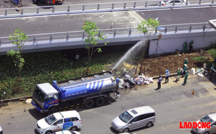 Chùm ảnh: Cầu vượt thép “giải cứu” kẹt sân bay Tân Sơn Nhất trước ngày thông xe - Ảnh 1.