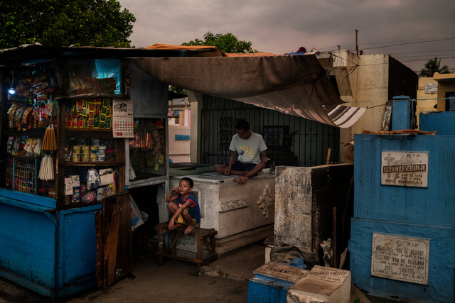 Cuộc sống khó khăn tại nơi có nhiều người đã khuất hơn người đang sống ở Philippines - Ảnh 2.