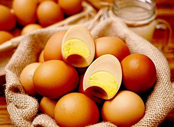 Đắt gấp 10 lần trứng gà Việt, trứng gà Hàn Quốc vẫn được tranh mua - Ảnh 2.