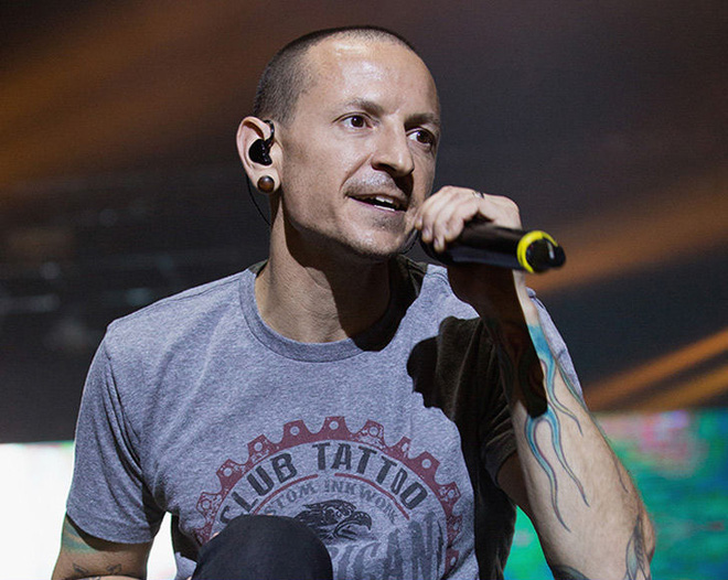SỐC: Nam ca sĩ Chester Bennington của huyền thoại Linkin Park đột ngột qua đời vì tự tử - Ảnh 1.