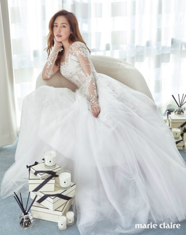 Lần đầu tiên nữ hoàng tuyết Sung Yuri kể về đám cưới tiết kiệm sau khi về làm dâu  - Ảnh 1.