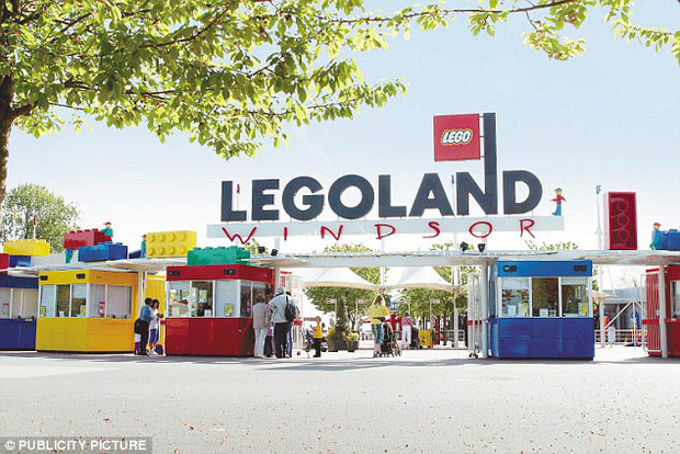 Thực hiện màn biểu diễn tại Legoland, diễn viên nhào lộn gặp chấn thương nặng, gãy cổ lần thứ hai - Ảnh 2.