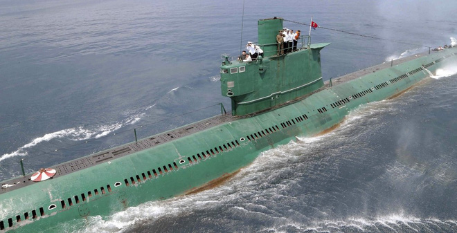 Tàu ngầm Triều Tiên hoạt động bất thường sau vụ thử tên lửa trong đêm - Ảnh 1.