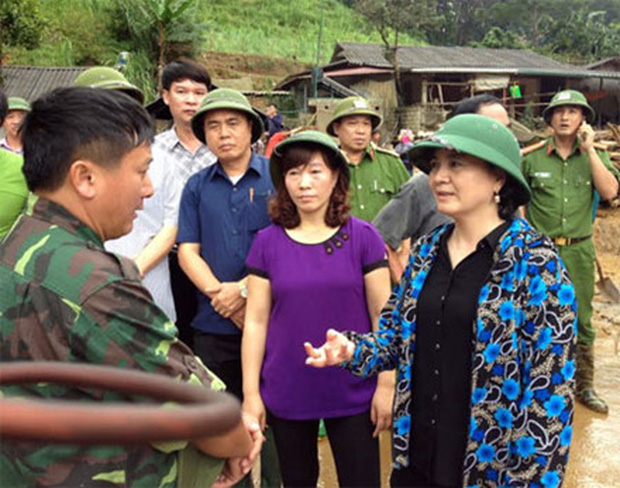 Lũ quét ở Yên Bái: Nước cuồn cuộn chảy mà tưởng ô tô ở đâu chạy về nhiều thế - Ảnh 1.