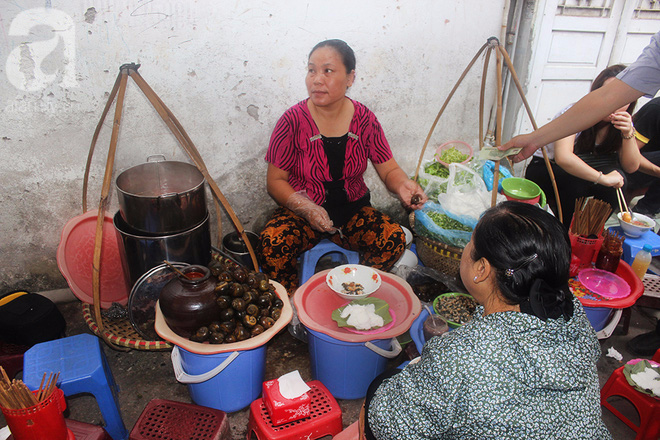  4 quán bún ốc cổ truyền hàng chục năm tuổi nếu không biết, đừng nhận là sành ăn ở Hà Nội - Ảnh 1.