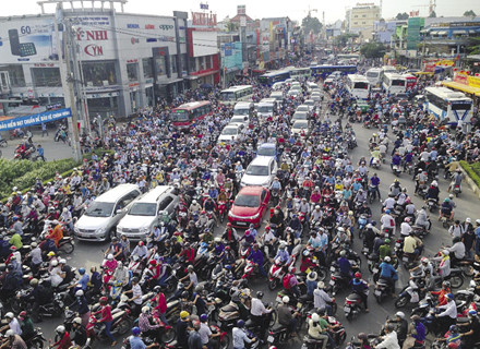 TP. Hồ Chí Minh: Bao giờ cấm xe máy? - Ảnh 1.