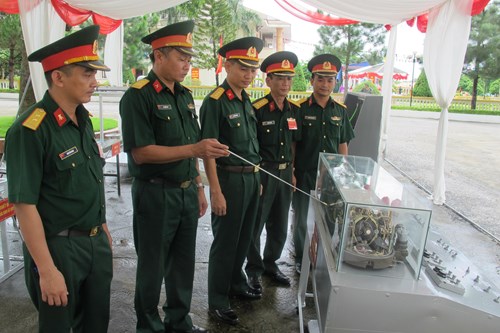 Chủ động bảo đảm kỹ thuật, làm chủ tổ hợp tên lửa pháo binh hiện đại - Ảnh 1.