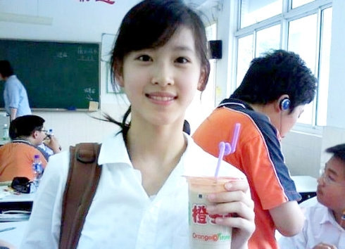 Chân dung cô gái 24 tuổi từ hot girl mạng xã hội đến nữ tỷ phú trẻ nhất Trung Quốc - Ảnh 1.