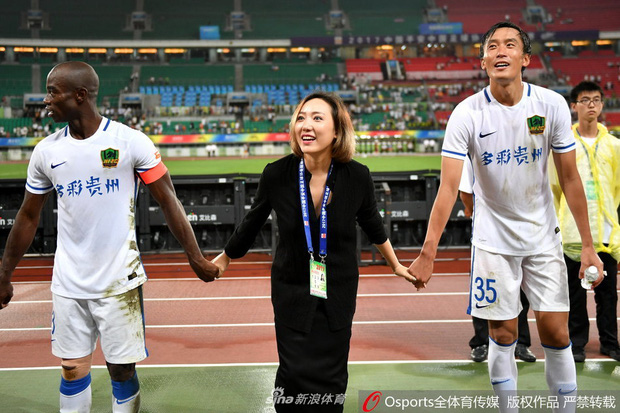 Nữ Chủ tịch đội bóng Trung Quốc được mệnh danh là sếp nữ xinh đẹp nhất thế giới - Ảnh 2.