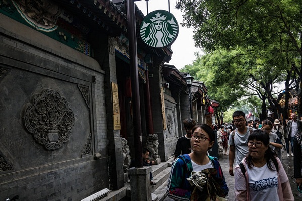 Các công ty Mỹ tháo chạy khỏi Trung Quốc, vì sao Starbucks vẫn ở lại? - Ảnh 1.