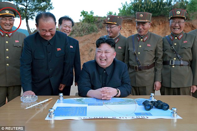 Vị tướng bí ẩn đứng sau Kim Jong-un có thể khơi mào Thế chiến III là ai? - Ảnh 2.