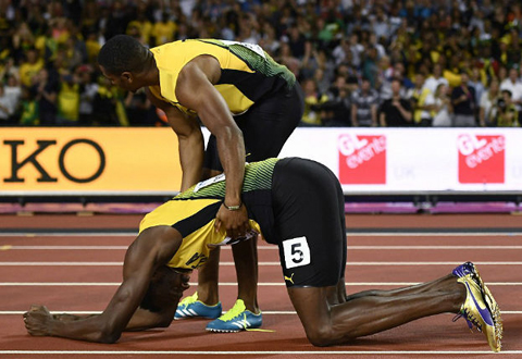 Usain Bolt chấn thương, lê lết về đích ở lần chạy cuối cùng trong sự nghiệp - Ảnh 3.