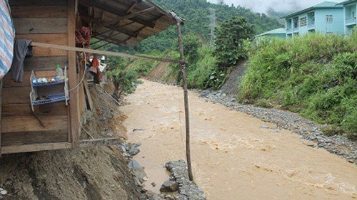 Cuộc tháo chạy khỏi tay thủy thần trong đêm của dân bản nghèo vùng cao Nghệ An - Ảnh 1.