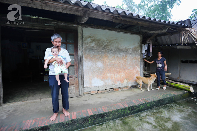  Làm gà trống nuôi con bao năm, ông Dương mù giờ thành gà ông nuôi cháu vì con gái tâm thần chửa hoang - Ảnh 2.