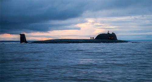 Tàu ngầm hạt nhân thế hệ mới của Nga phóng tên lửa thành công - Ảnh 1.