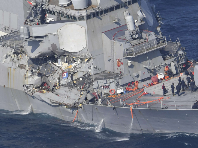 Trước tai nạn của tàu John McCain, Hải quân Mỹ từng gặp nhiều cú va chạm kinh hoàng - Ảnh 2.