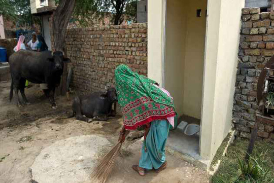 Ấn Độ: Ly dị vì chồng không xây nhà vệ sinh - Ảnh 1.