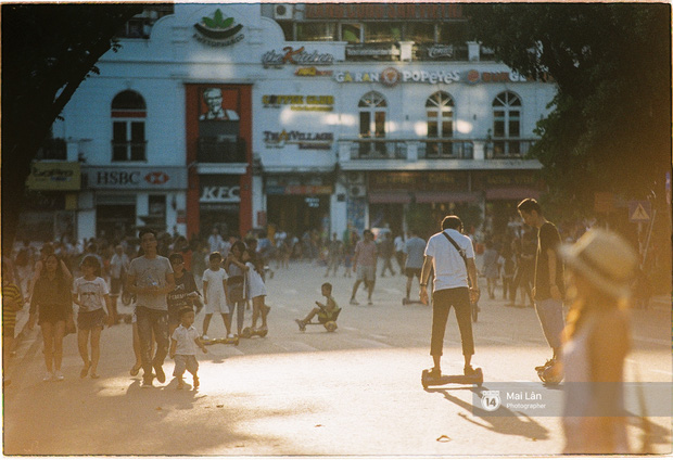 Vẫn có một nơi ở Hà Nội khiến người ta quên đi smartphone để lắng nghe và tận hưởng cuộc sống - Ảnh 1.