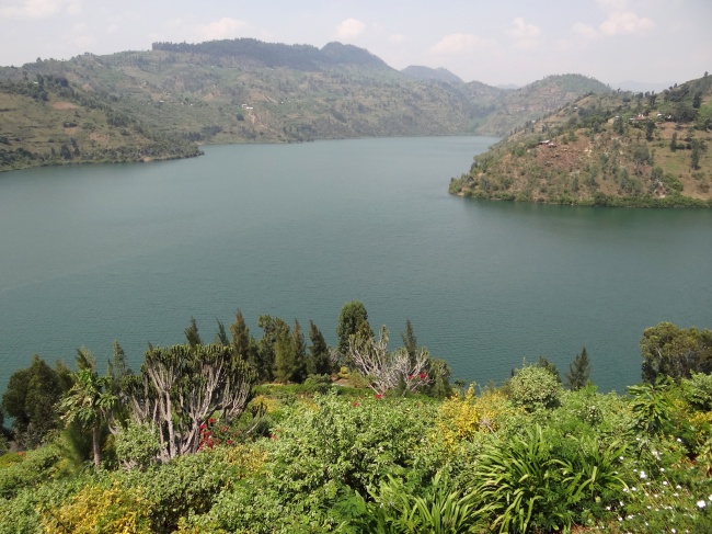 Những hồ nước tử thần đáng sợ nhất thế giới, trong đó có hồ giết chết hơn 1.700 người - Ảnh 9.