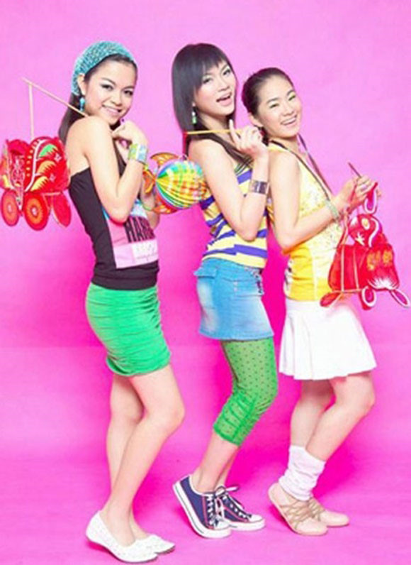 Xem lại phong cách thời trang những năm 2000 của 3 girlgroup đình đám: HAT, Mắt Ngọc, Mây Trắng - Ảnh 3.
