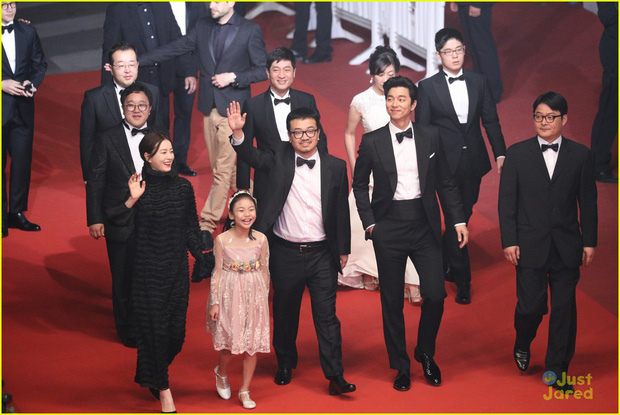 Sao nhí may mắn nhất châu Á: 10 tuổi lên thảm đỏ Cannes và được 3 mỹ nam hàng đầu xứ Hàn cưng chiều - Ảnh 1.