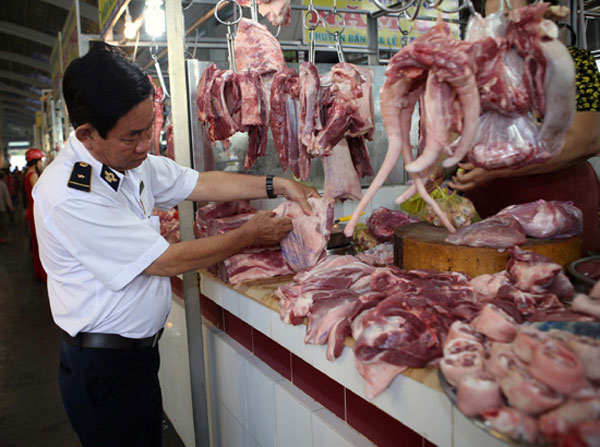 Kinh hãi: Lợn chảy cả ổ mủ, người sổ cả vốc sán, uống phải thuốc giả nguy hại khôn lường - Ảnh 5.