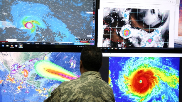 Sau Harvey, Irma là siêu bão quái vật sắp tấn công nước Mỹ, tạo sóng cao 3m - Ảnh 1.