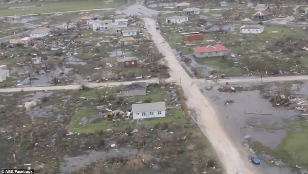 Khu vực Caribbe hoang tàn khi bão Irma đổ bộ, nhiều hòn đảo gần như bị phá hủy hoàn toàn - Ảnh 1.