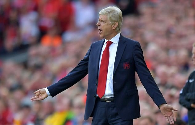 Wenger thừa nhận ngây thơ khi không nghĩ Liverpool sẽ cướp Chamberlain - Ảnh 1.