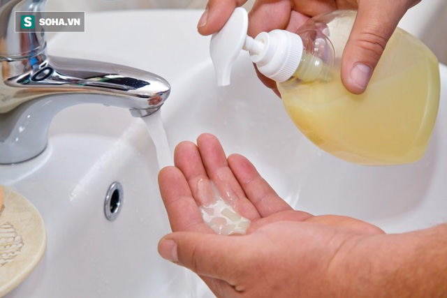 Rửa tay thế nào mới diệt hết vi khuẩn gây bệnh? Đây là câu trả lời của TS Anh - Ảnh 1.