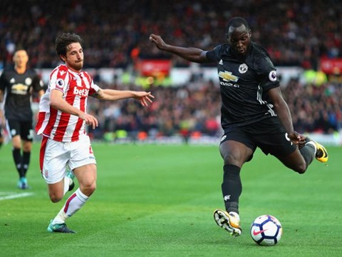 ĐIỂM NHẤN Stoke 2-2 M.U: Bài học cần thiết cho Mourinho và giá trị của Lukaku - Ảnh 1.