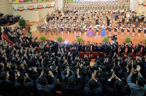 Triều Tiên mở đại tiệc cho các nhà khoa học hạt nhân - Ảnh 2.