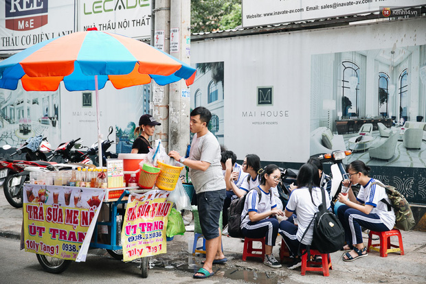 Theo giới trẻ Sài Gòn lê la ở thiên đường ăn vặt đáng ghen tị của trường Marie Curie - Ảnh 2.