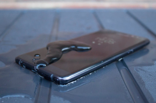 Bên cạnh sức mạnh về hiệu năng, iPhone X cuối cùng cũng có chuẩn kháng nước IP68 - Ảnh 1.