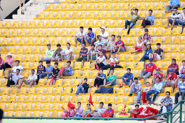 V-League sống mòn: Ai làm khán giả quay lưng? - Ảnh 1.