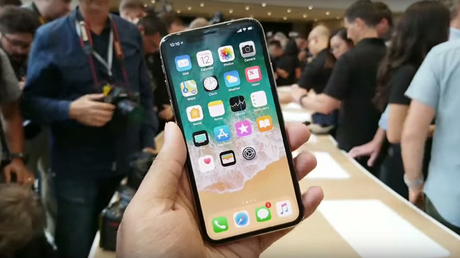 Nhiều người dùng sẽ phải đợi đến năm 2018 mới có thể sở hữu iPhone X - Ảnh 2.