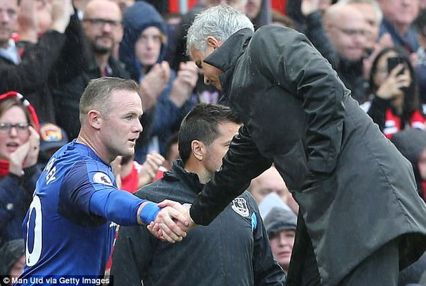 Lukaku, hãy nhìn cái cách người Man Utd đối xử với Rooney! - Ảnh 2.