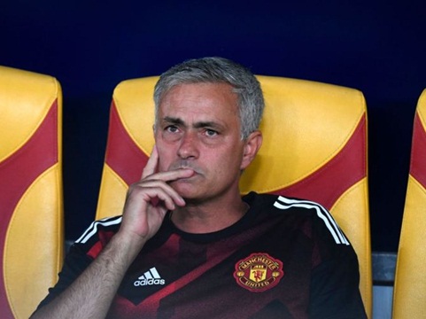 Vì sao Mourinho đang lâm vào tình huống nguy hiểm giống hệt Wenger? - Ảnh 1.