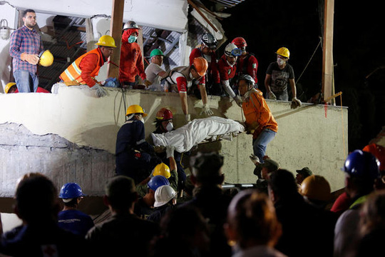 Động đất Mexico: Hối hả cứu người sau khi thấy cánh tay cử động - Ảnh 2.