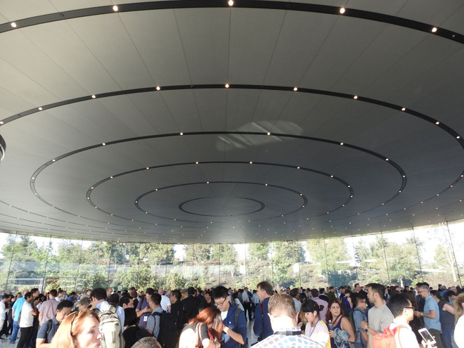 Bên trong Nhà hát Steve Jobs - nơi diễn ra sự kiện Apple - một tuyệt tác như chính chiếc iPhone vậy - Ảnh 2.