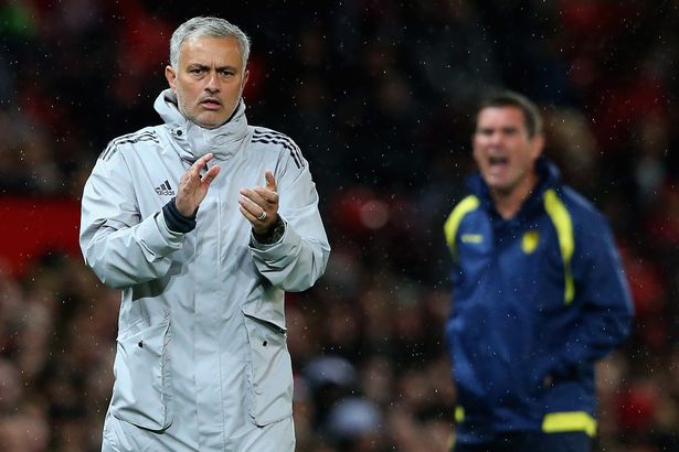 Mourinho đau đầu: Chẳng cầu thủ tấn công nào của tôi đáng phải ngồi dự bị cả - Ảnh 1.