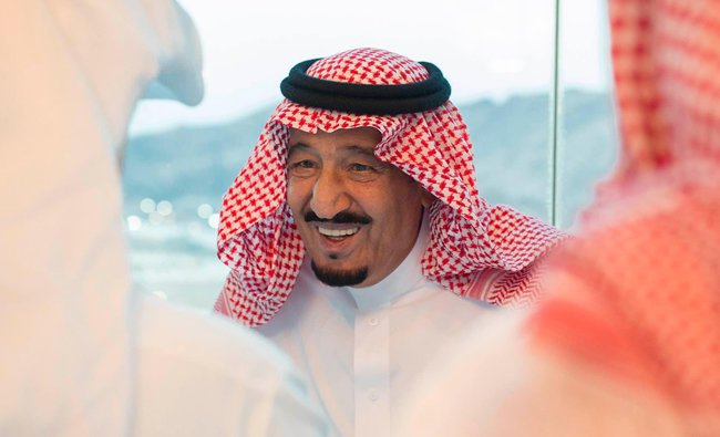 Quyết định lịch sử của vua Saudi Arabia: Phụ nữ sẽ được lái xe - Ảnh 1.