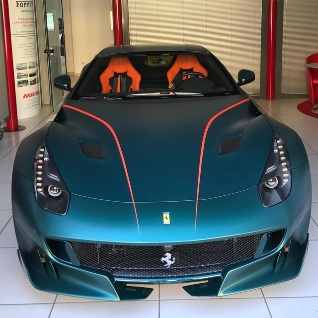 Làm quen với quái vật Ferrari F12tdf màu xanh lục nhám tuyệt đẹp - Ảnh 1.