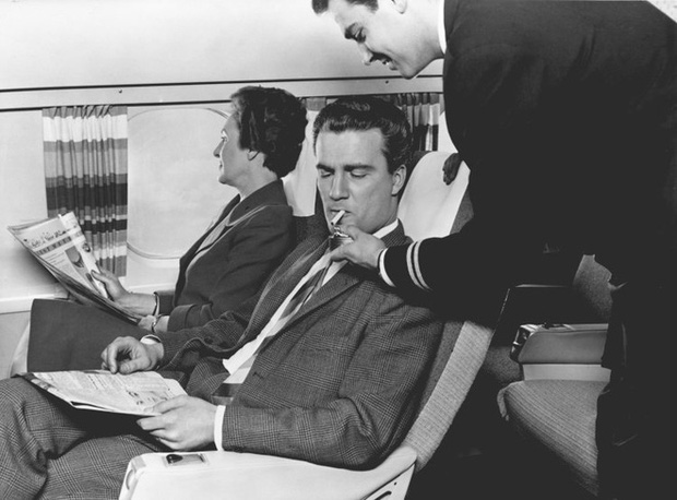 Trải nghiệm thời kỳ hoàng kim của ngành hàng không thập niên 70 qua những thước phim xưa cũ - Ảnh 1.