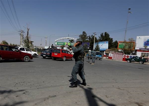 ‘Trả đũa’ vụ tấn công sân bay Kabul, Mỹ không kích nhầm vào thường dân  Người lính - Ảnh 1.
