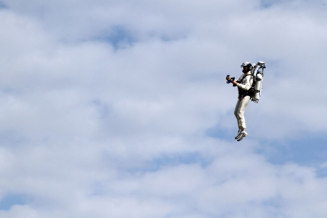 Boeing thưởng nóng 2 triệu USD cho ai chế ra được jetpack cá nhân - Ảnh 1.