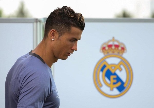 Ronaldo ra yêu sách, dọa sẽ rời Real Madrid - Ảnh 1.