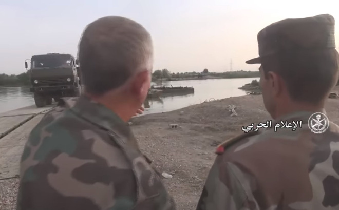 NÓNG: QĐ Syria tung nắm đấm thép - Sư đoàn cơ giới vượt Euphrates, thọc vào Deir Ezzor - Ảnh 5.