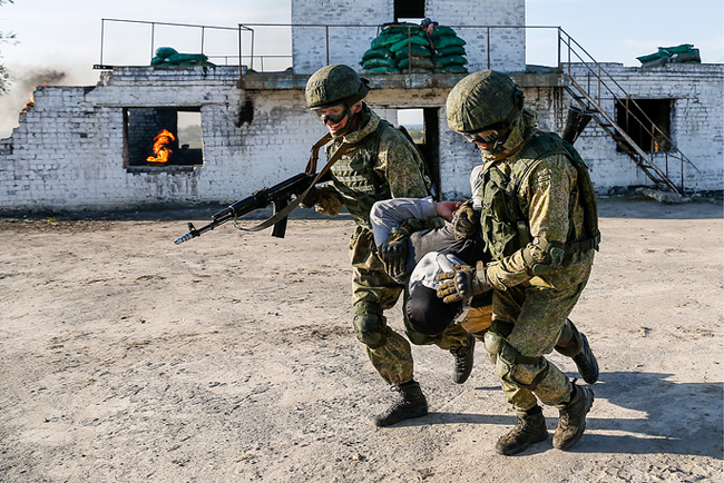 Xem lính thủy quân lục chiến Nga phô diễn tuyệt kỹ chống khủng bố - Ảnh 2.